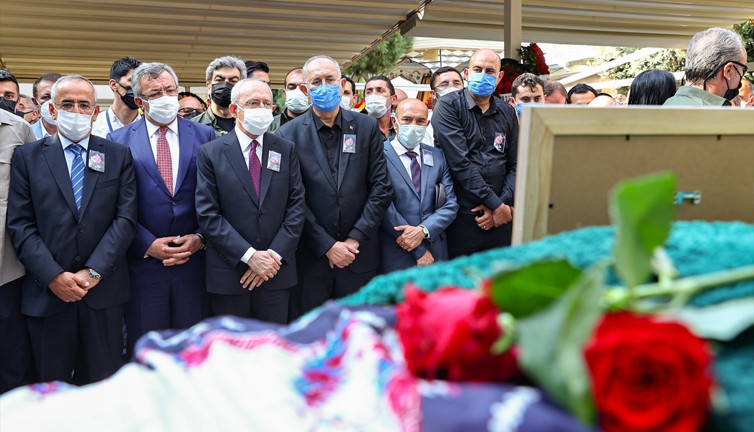 CHP'li Atila Sertel'in eşi son yolculuğuna uğurlandı