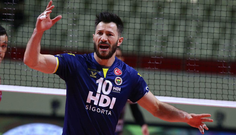 Fenerbahçe HDI Sigorta'da Emre Batur'un sözleşmesi uzatıldı