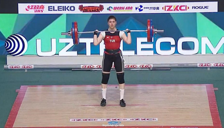Dilara Uçan'dan Dünya Gençler Halter Şampiyonası'nda altın madalya