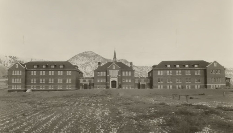 Kanada’da okul bahçesinden 215 Kızılderili çocuğun cesedi çıktı