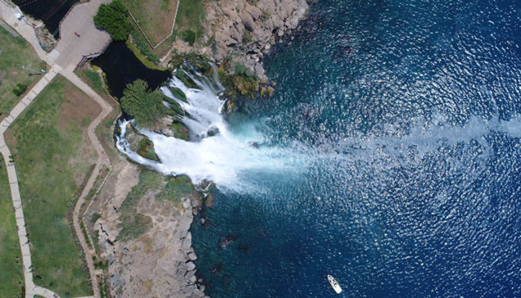 Düden Şelalesi'nin yardım çağlığı