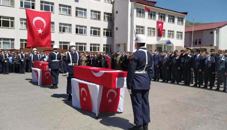 Bitlis'ten kahreden haber. Bir teğmen bir korucu şehit 4 asker yaralı