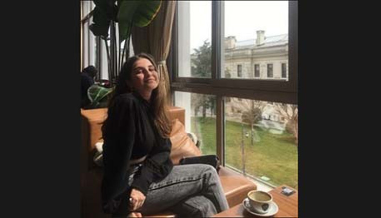 Müzisyen babanın üniversiteli kızı isyan etti