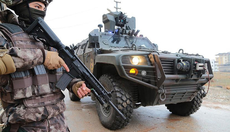 Operasyon başladı. İkinci bir emre kadar sokağa çıkma yasağı ilan edildi