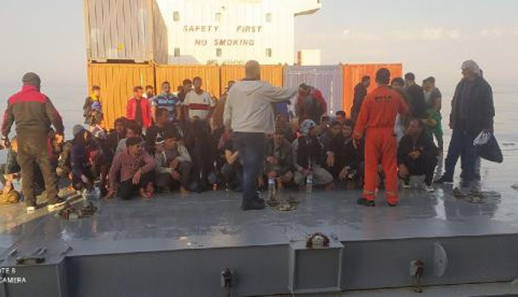 Türk kaptan rotasını değiştirdi 97 hayat kurtardı