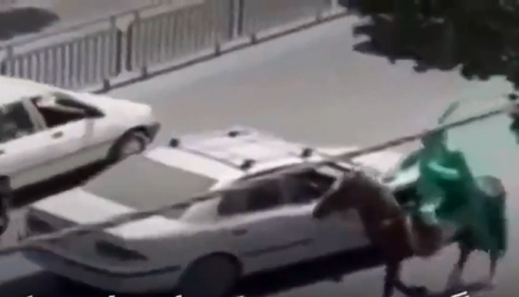 İran'da 'Mehdi' olduğunu iddia eden bir kişi sokakları birbirine kattı