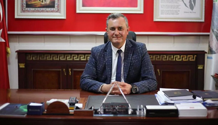 İhraç talebiyle disipline sevk edilen CHP'li belediye başkanı AKP'ye geçiyor