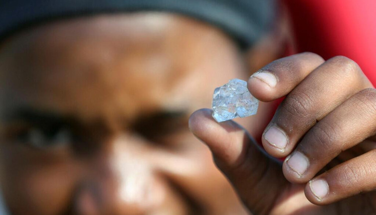 Güney Afrika'da elmas olduğu zannedilen taşların kuvars kristalleri olduğu belirlendi