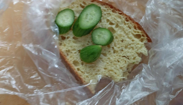 Türkiye'de bir öğrencinin öğle yemeğini öğretmeni paylaştı