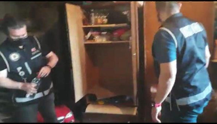 Sahte içki baskınında aynı şişe detayı