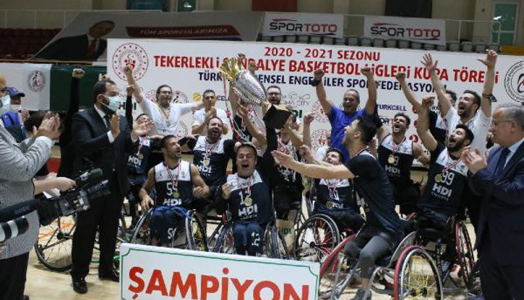 İzmir BŞB tekerlekli sandalye basketbolda 17 yıl sonra şampiyon