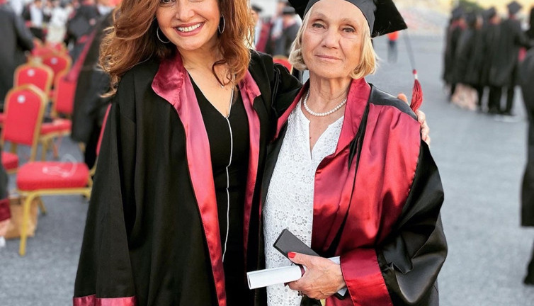 74 yaşında doktor oldu. İşte azmin zaferi