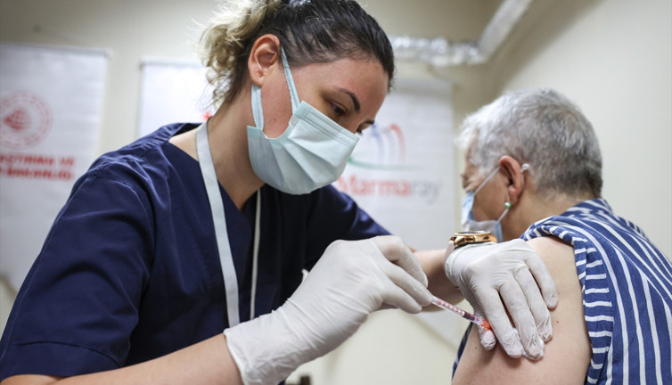Marmaray İstasyonu'nda aşı uygulanmasına başlandı