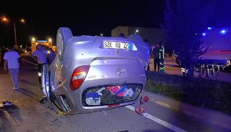 Aydınlatma direğine çarparak takla attı