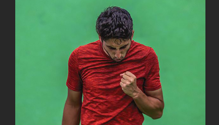 Türk raket Altuğ Çelikbilek şampiyon oldu