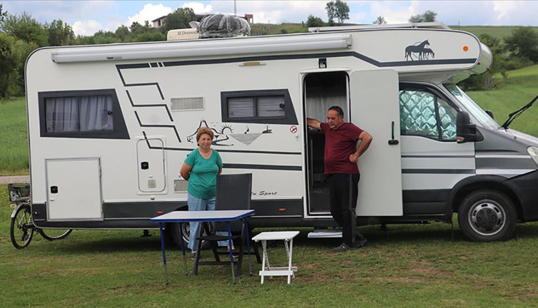 Karavanla 14 yılda 15 ülke ile Türkiye'de 77 şehri gezdiler