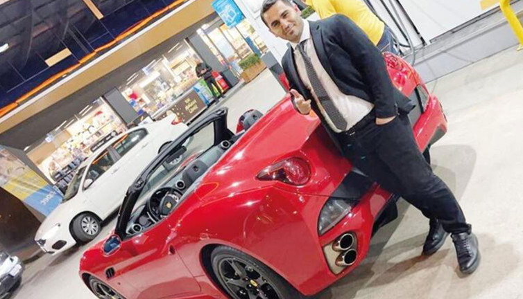 Markette reyoncuydu Ferrari satın aldı. 600 milyonluk vurgun