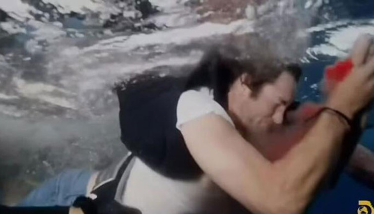 Aniden saldırdı TV şovmeni dehşeti yaşadı