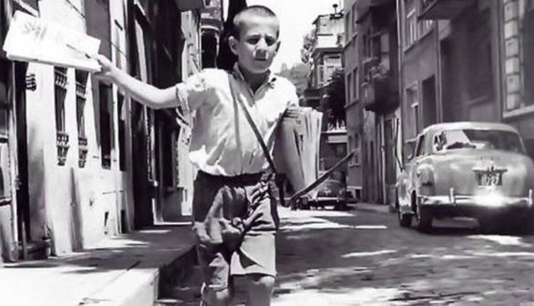 'Yazıyor yazıyor' diye bağırarak çektirdiği fotoğrafla tanınmıştı. "O çocuk" yaşamını yitirdi