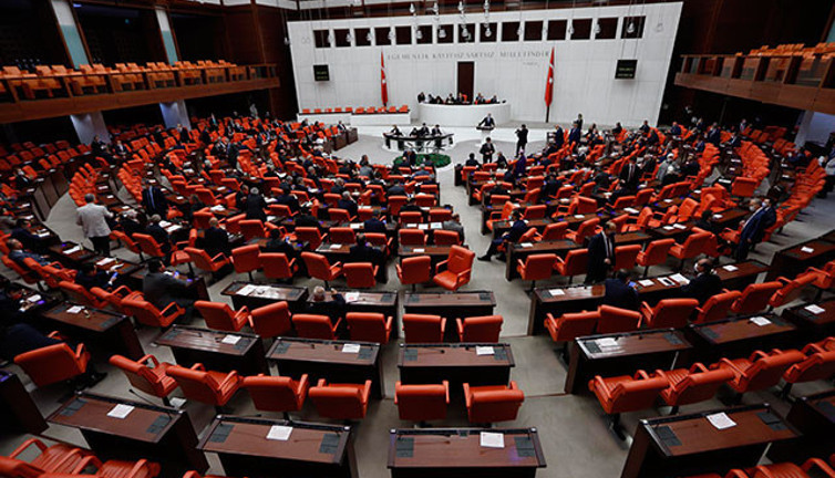 Ek gözaltı süreleri 1 yıl uzatılıyor