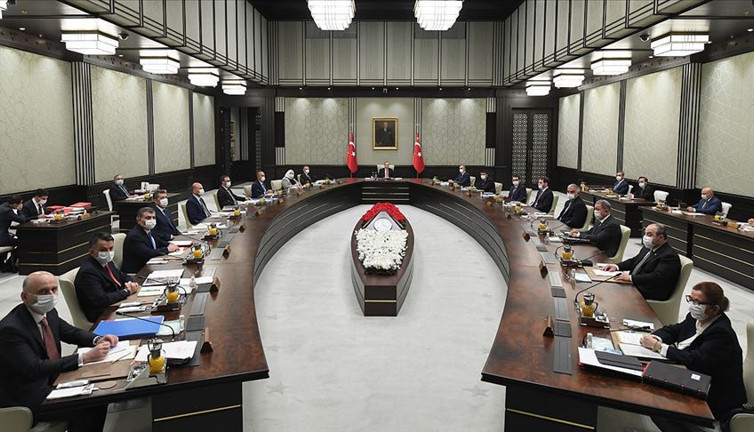 Kabine o yasağı tekrar görüşecek