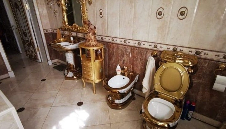 Rüşvet operasyonuyla ortaya çıktı. Tuvaleti bile altın kaplama