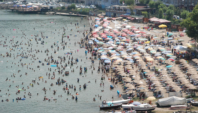Akdeniz tamam da burası Karadeniz. Korona bulaşmasın da ne yapsın