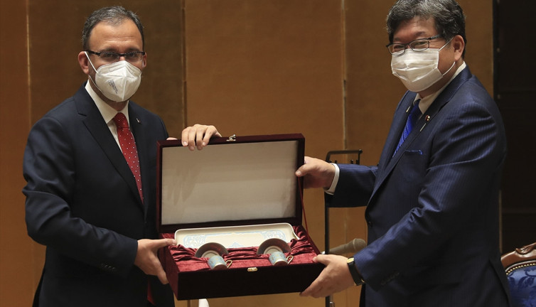 Bakan Kasapoğlu, Japon mevkidaşı Hagiuda Kooiçi ile görüştü