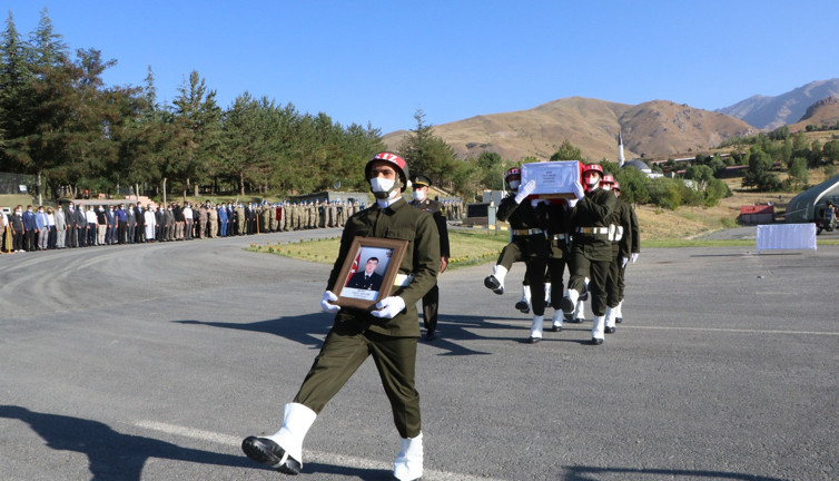 Şehit uzman çavuş memleketine uğurlandı