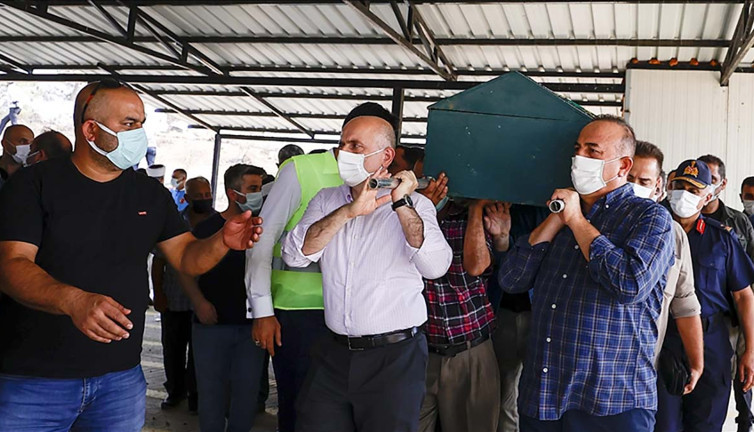 Yangında hayatını kaybeden çifte son veda