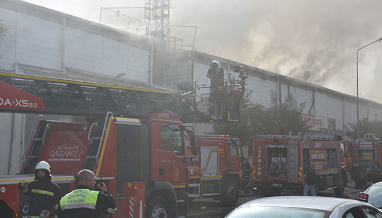 Gaziantep'te panel fabrikasında yangın