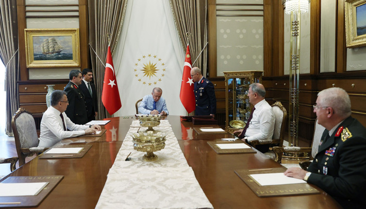 FETÖ’nün kumpas davalarında yargılanan komutanlar terfi aldı