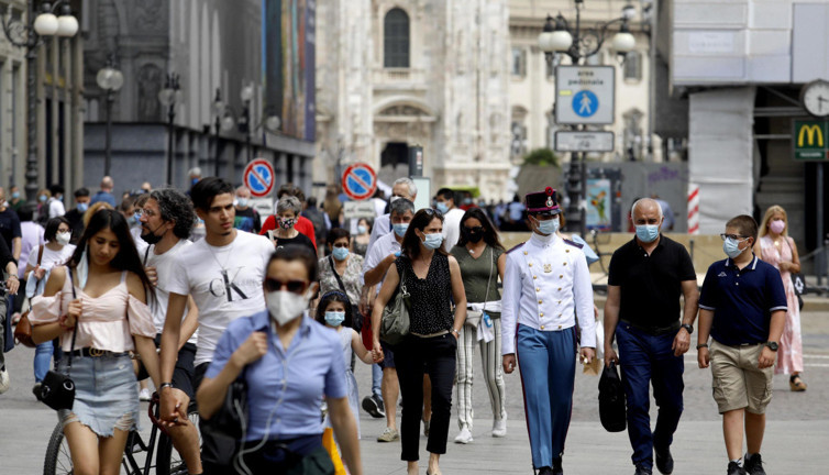 İtalya’da zorunlu aşı kartı dönemi başlıyor