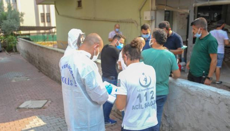 Anne ve kızı evlerinde ölü bulundu