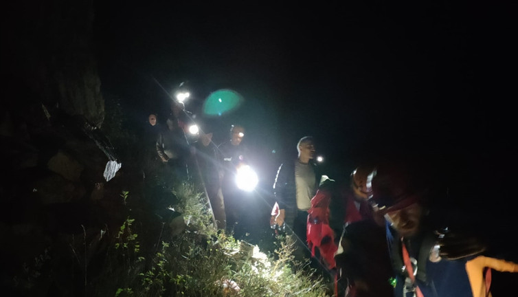 Rize'de yaylada mahsur kalan 4 kişi kurtarıldı