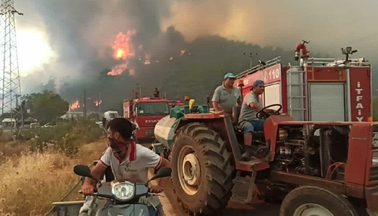 Orman yangınları sonrası 38 bin 715 kişi tahliye edildi