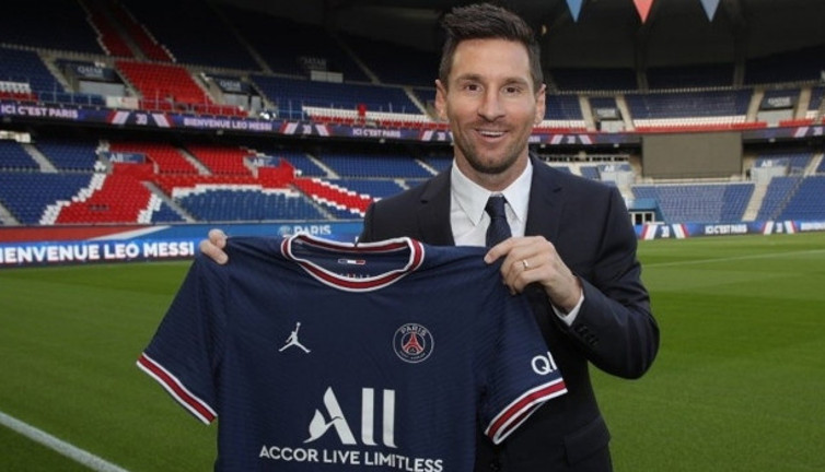 Lionel Messi resmen PSG'de