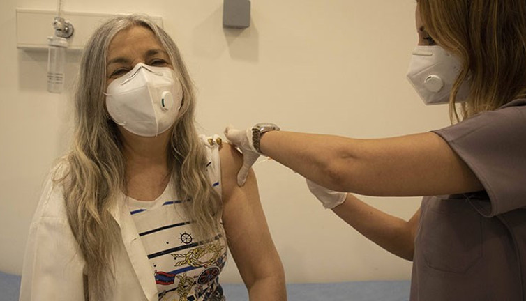 İzmir’de sahte aşı iddiası: 1 hemşire gözaltına alındı