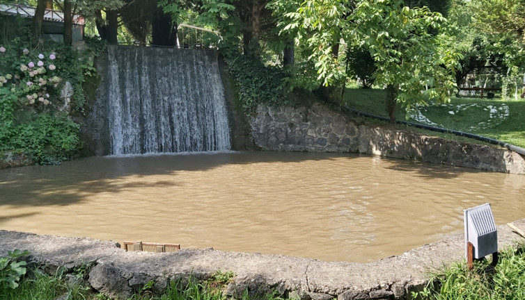 Sapanca'daki derede yapılan inşaat suyu çamura çevirdi