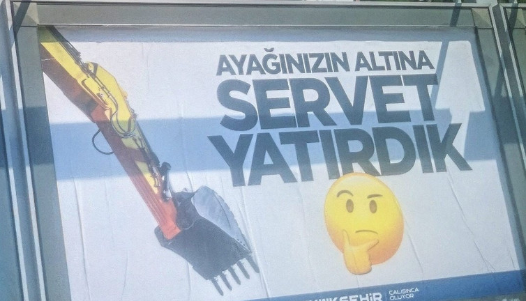 AKP'li belediyeden tepki çeken reklam: Ayağınızın altına servet yatırdık