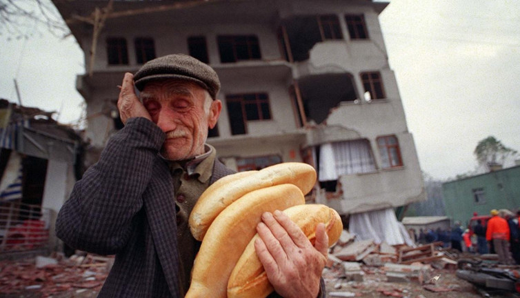 Asrın felaketi Marmara Depremi'nin üzerinden 22 yıl geçti
