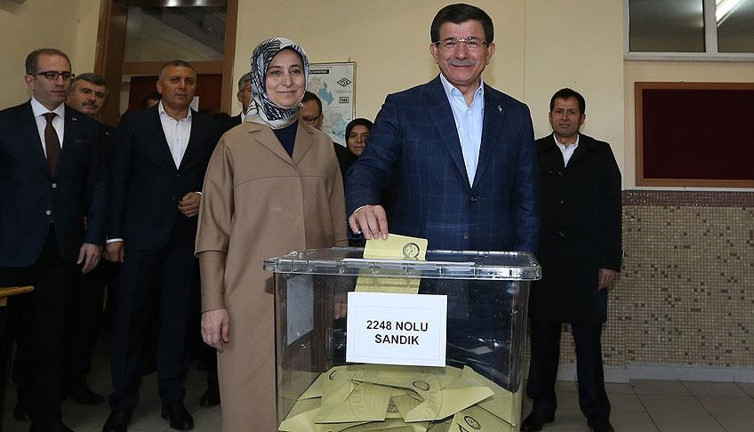 Davutoğlu: Cumhurbaşkanı erken seçime gitmek zorunda kalacak