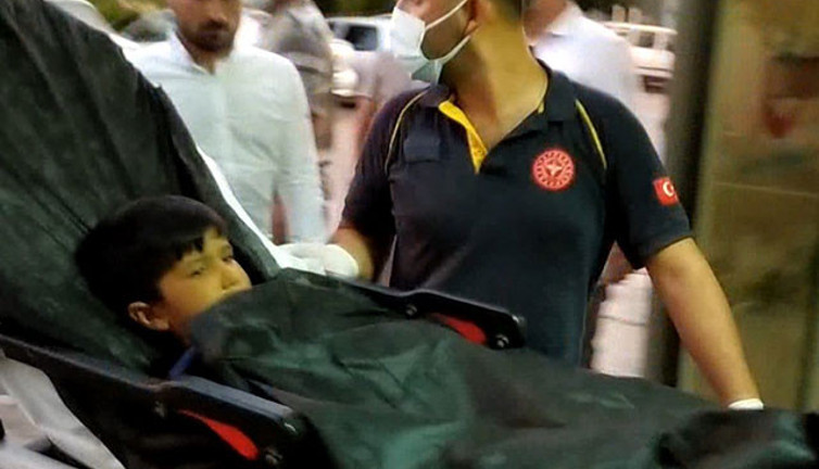 Düğünde ateşlenen tabanca küçük Ömer'i yaraladı