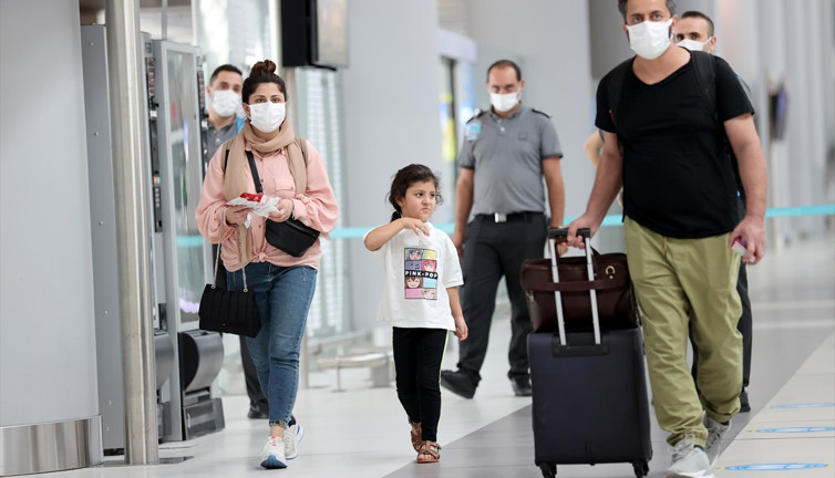 Afganistan'dan tahliye edilen 357 yolcu İstanbul'da