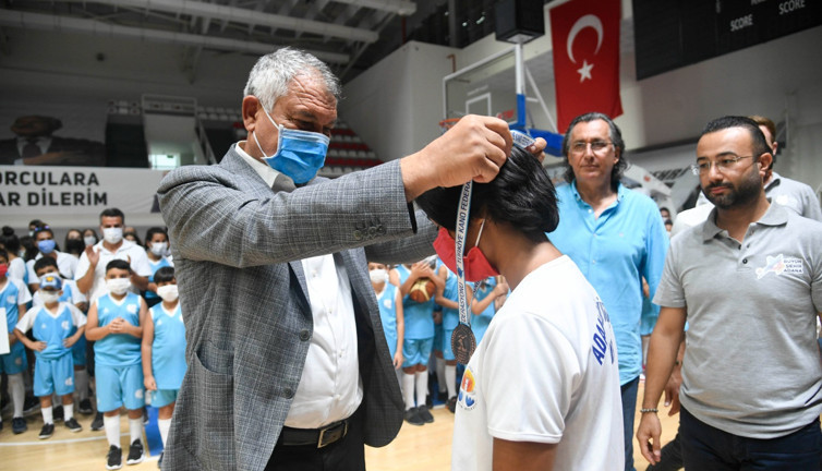 Adana'da Büyükşehir Yaz Spor Okulları Buluşması yapıldı