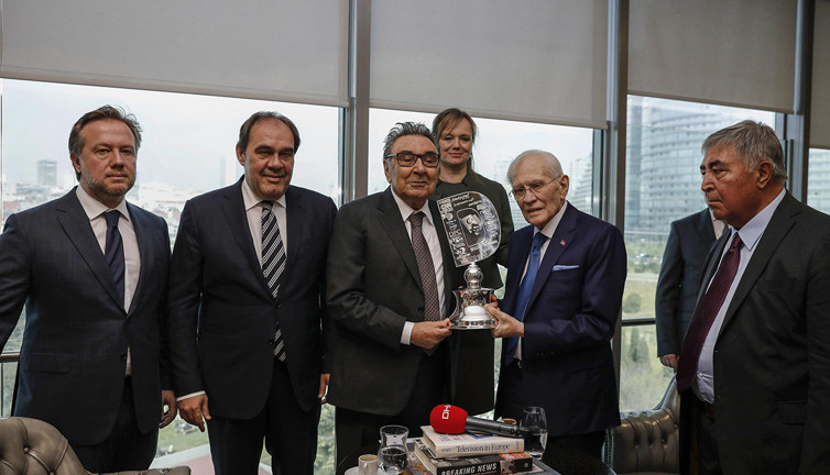 Akit yazarından tarihi itiraf. Savaş ganimeti olarak verildi. Sedat Peker gündeme getirmişti