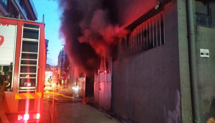 İstanbul'da plastik imalathanesinde yangın