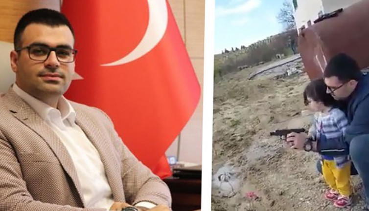 AKP’li başkandan skandal paylaşım. Çocuğun eline silah verip atış yaptırdı