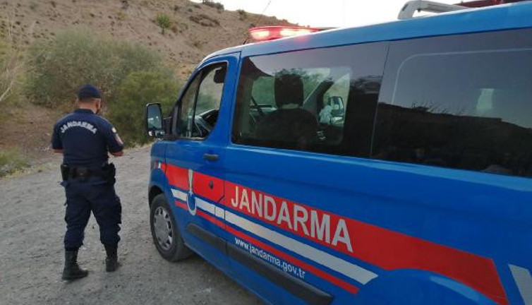 Kayseri'de baraj suları çekilince ortaya çıktı jandarma bölgeyi kuşattı