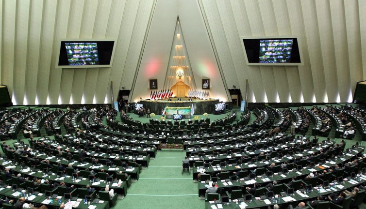 İran'da Reisi'nin kabinesi 1 kişi dışında onaylandı